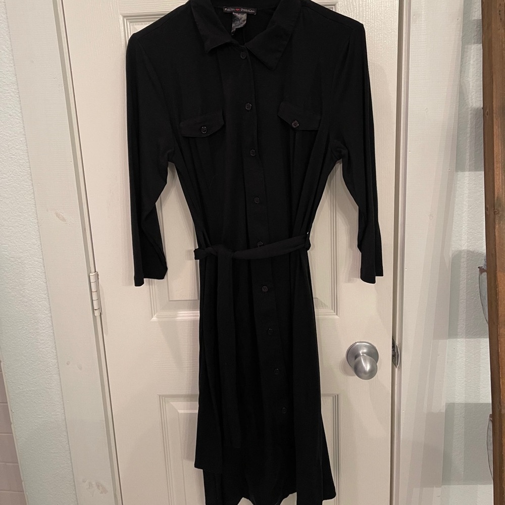 Black dress with pockets and belt